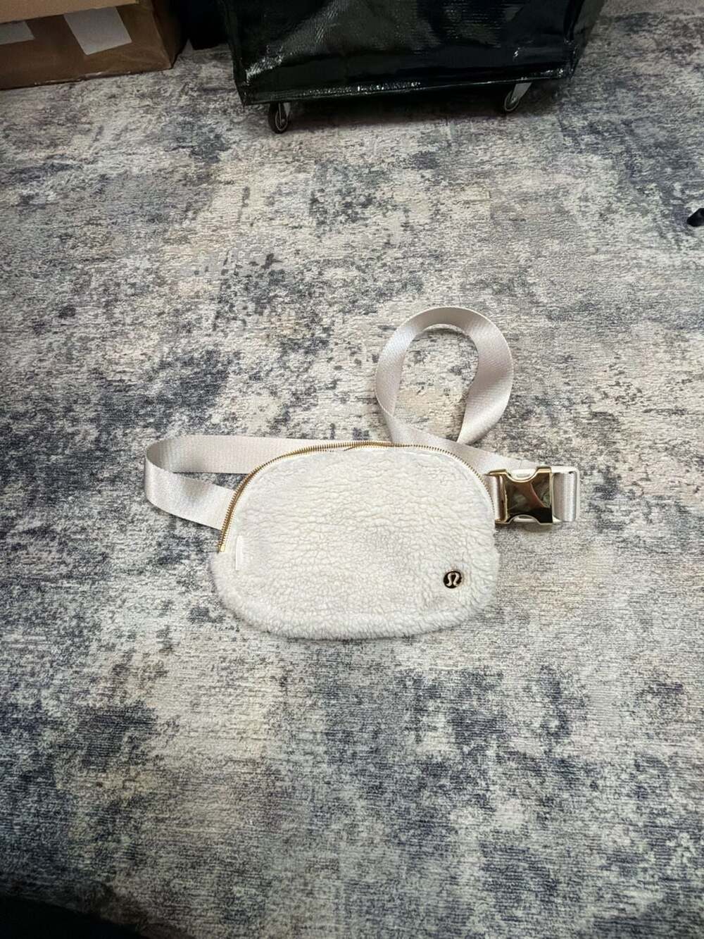 Lululemon Everywhere Belt Bag Fleece Natural Ivory Trench Gold Hardware
